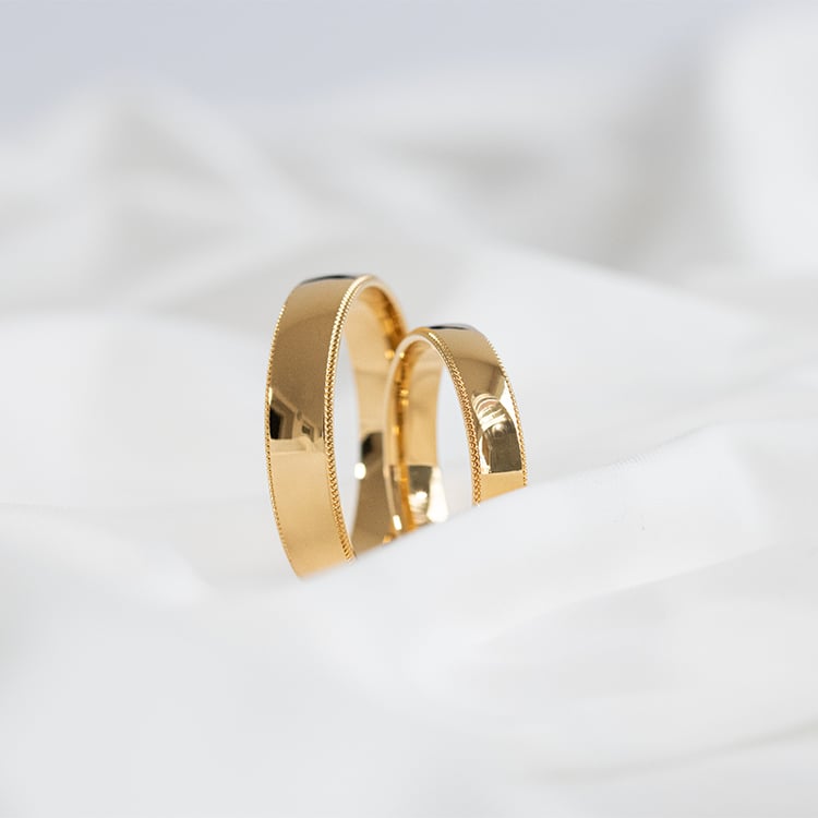 Zlaté snubní prsteny se zdobenými okraji Rayan 125609