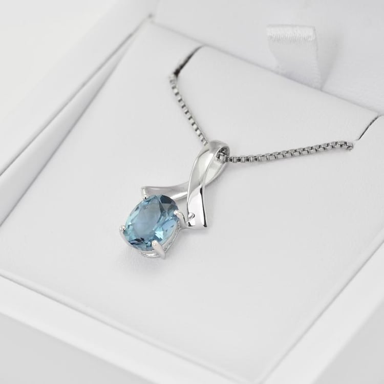Modrý topaz v náhrdelníku 19801