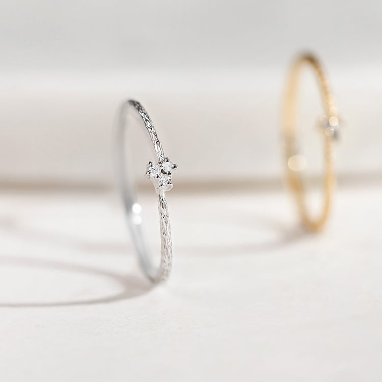 Stříbrný diamantový prsten s tepaným povrchem Milan 157781