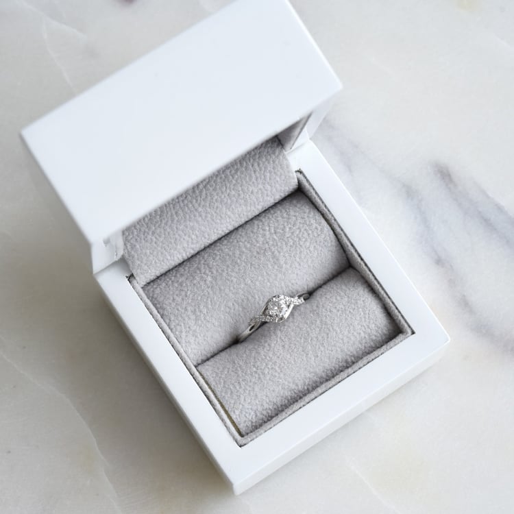 Diamantový prsten z bílého zlata 86284