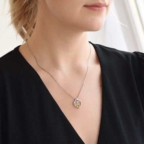 Stříbrný přívěsek matka a dítě s olivínem a diamantem Ella