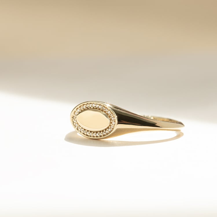 Zlatý oválný pečetní prsten s diamanty Vilme 138431