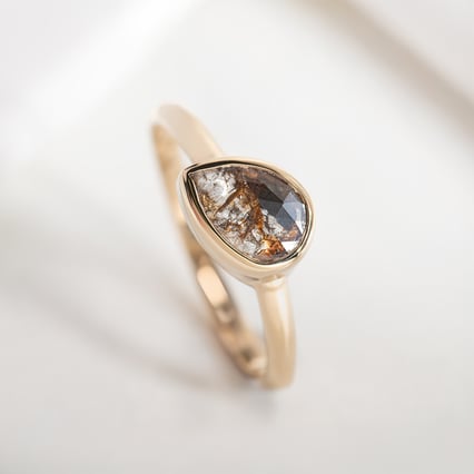 Prsten se salt and pepper pear diamantem Luna