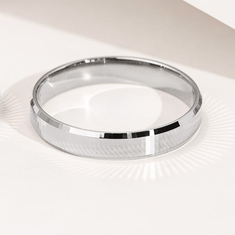 Zlaté snubní prsteny se zkosenými hranami a netradičním povrchem Roel 156799