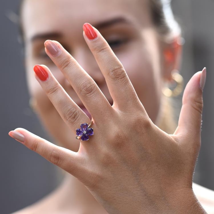 Zlatý prsten s diamantem 47312