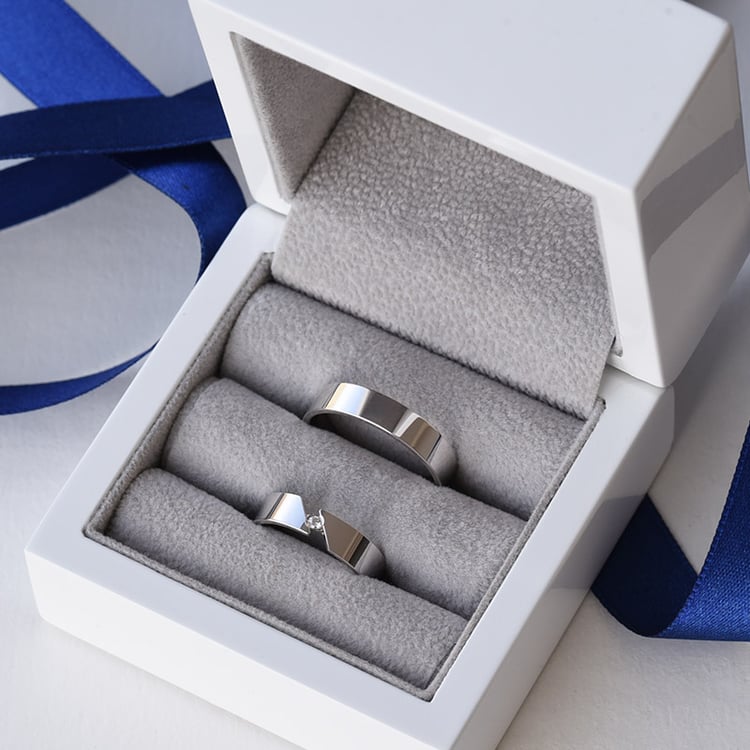 Zlaté elegantní snubní prsteny 77182