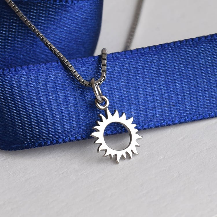 Stříbrný přívěsek ve tvaru slunce 78140