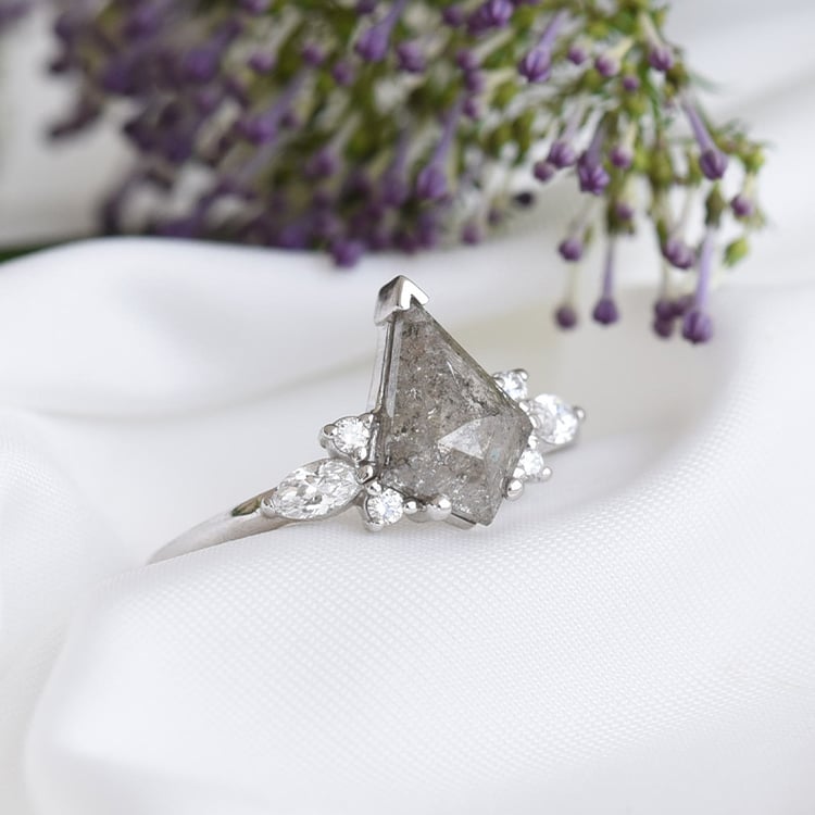 Neobyčejný salt and pepper prsten ze zlata 116622