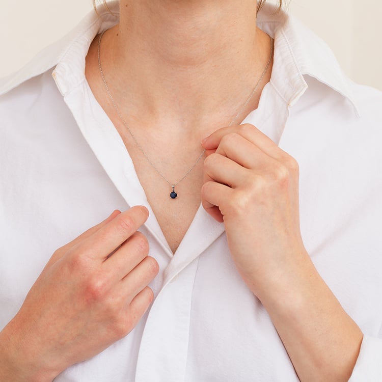 Stříbrný přívěsek s modrým safírem s výběrem velikosti Quinn 123594