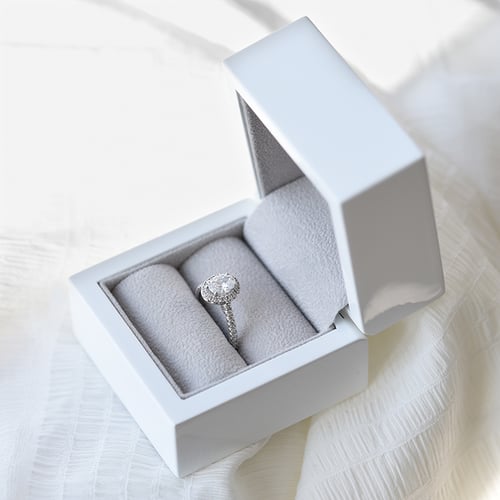 Elegantní zásnubní prsten s moissanitem Jody