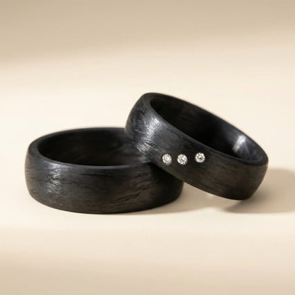 Ploché karbonové snubní prsteny s diamantem Jennie