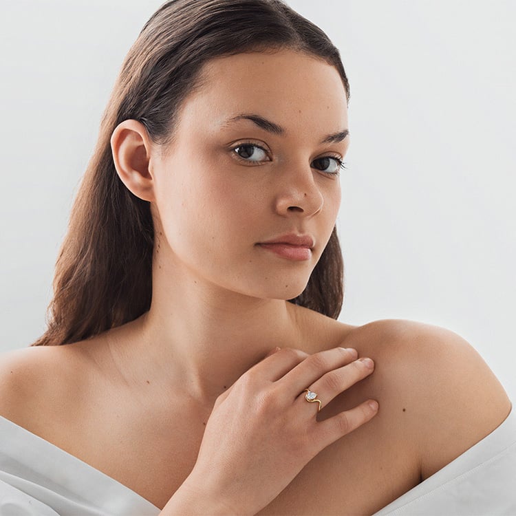 Zásnubní prsten s pear diamantem 154980