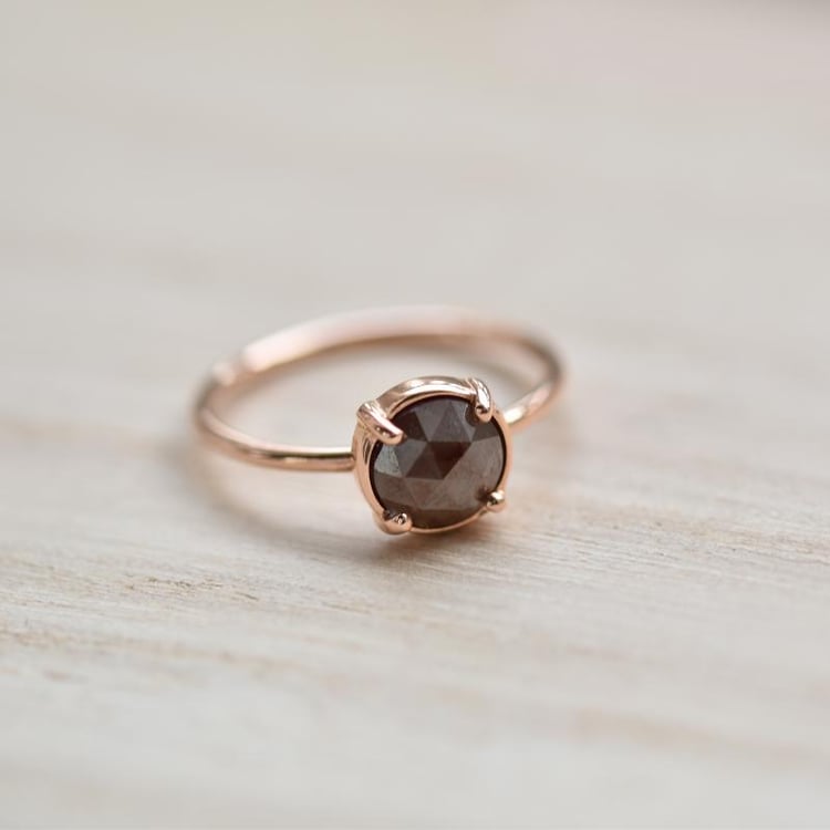 Prsten s round diamantem 38073