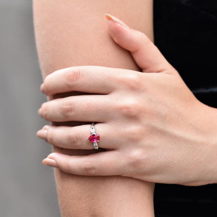 Stříbrný prsten s rubínem a zirkony 14652