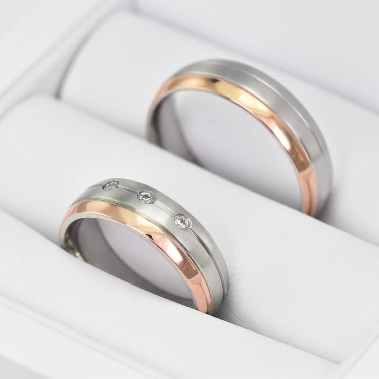 Zlaté snubní prsteny s diamanty 21881