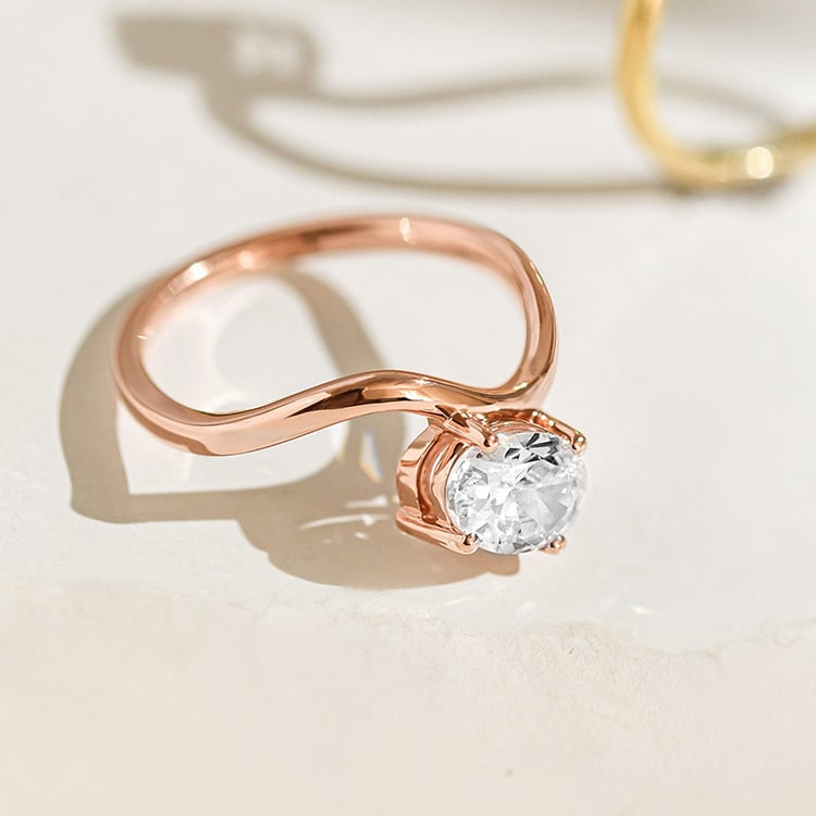 Zásnubní prsten s oválným diamantem 154799