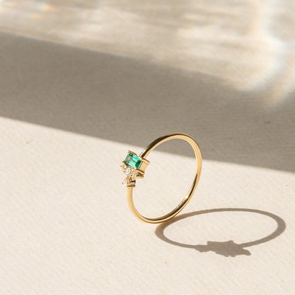 Cluster prsten s lab-grown smaragdem a diamanty Zeno