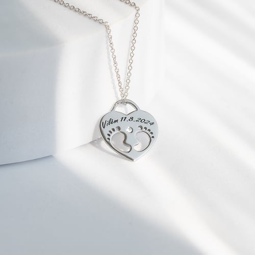 Zlatý přívěsek dětské nožičky s diamantem a gravírem Olivia