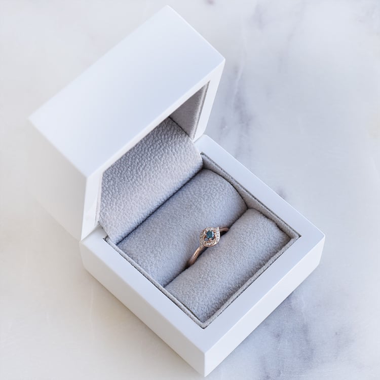 Zásnubní prsten s diamantem 93455