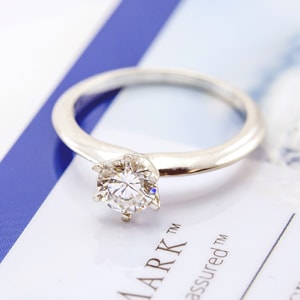 8 tajemství, která před vámi prodejci diamantů a klenotníci skrývají