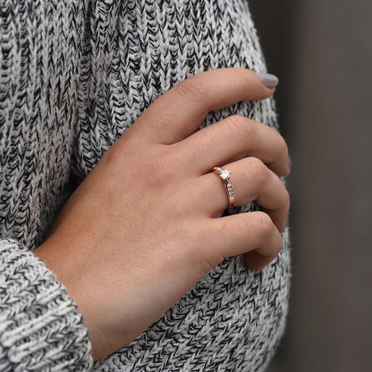 Zásnubní prsten s moissanitem a diamanty Mita 100240