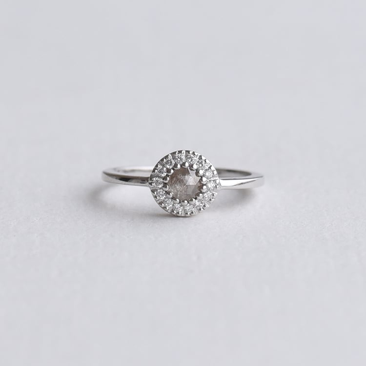 Prsten ze zlata se salt and pepper diamantem 73722