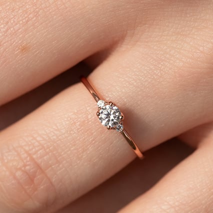 Zásnubní prsten s lab-grown diamanty Hye