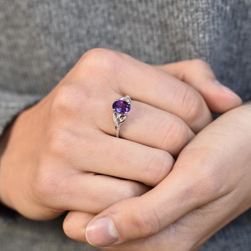 Zlatý ametystový prsten s diamanty Alanyse