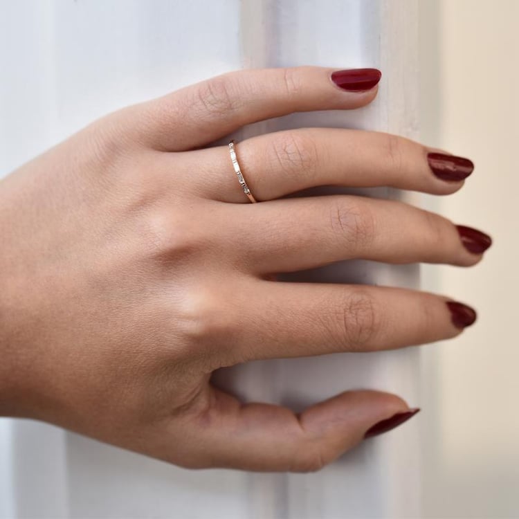 Prsten s lab-grown baguette diamanty a pánský plochý prsten Hari 102209