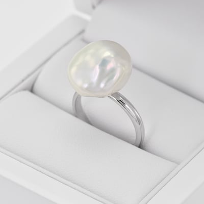 Prsten s velkou perlou