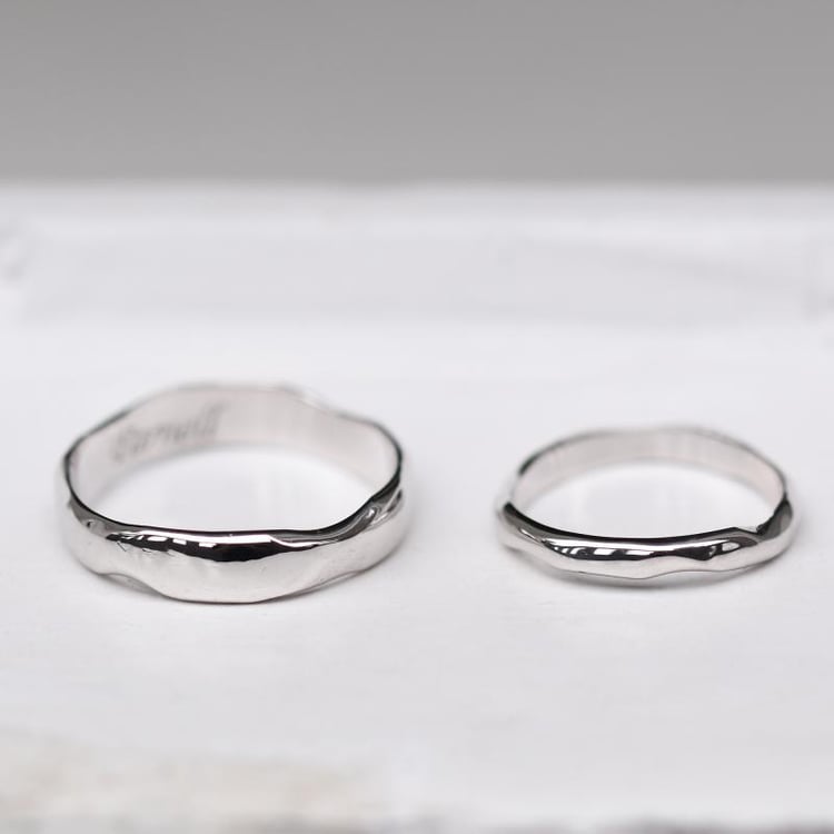 Pokřivené platinové snubní prsteny 76503