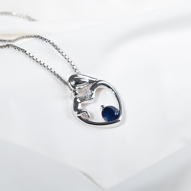 Stříbrný přívěsek matka a dítě se safírem a diamantem 131167