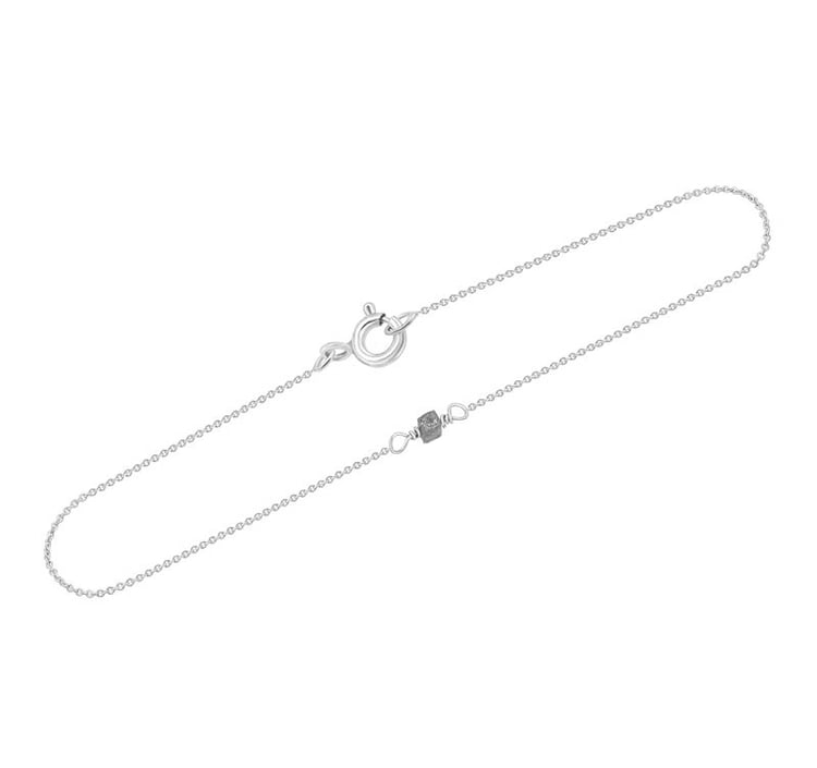 Zlatý náramek s kostkou