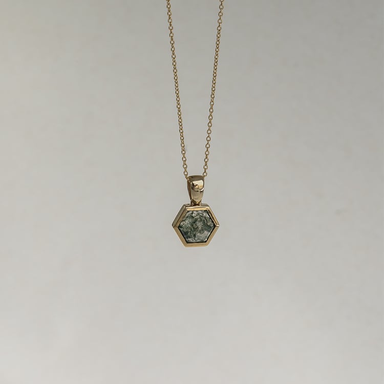 Elegantní přívěsek s mechovým achátem Corinna 121388