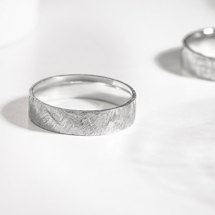 Netradiční zlaté snubní prsteny s diamanty Alexis 157181