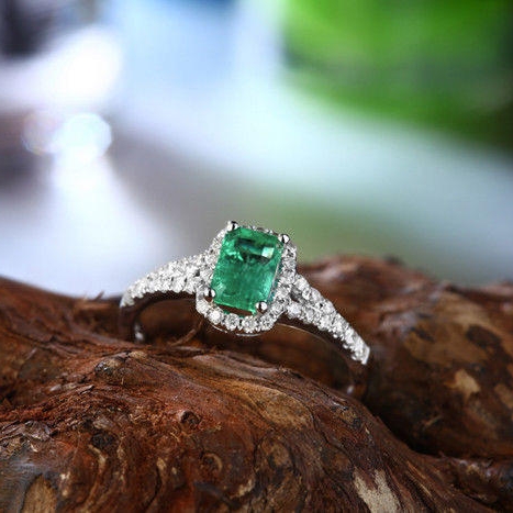 Zlatý smaragdový prsten 5670