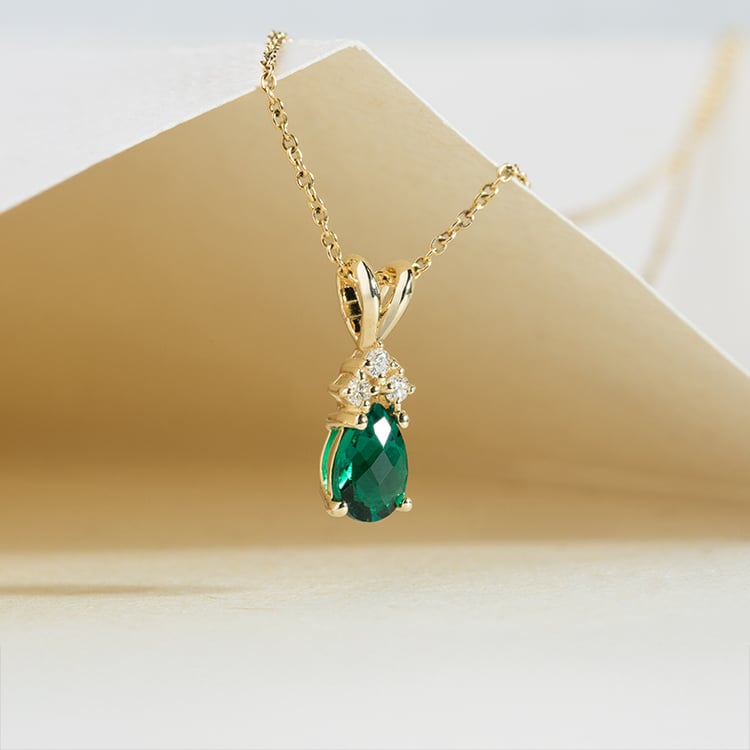 Smaragdová slza ve zlatém přívěsku s diamanty Electrah 147326