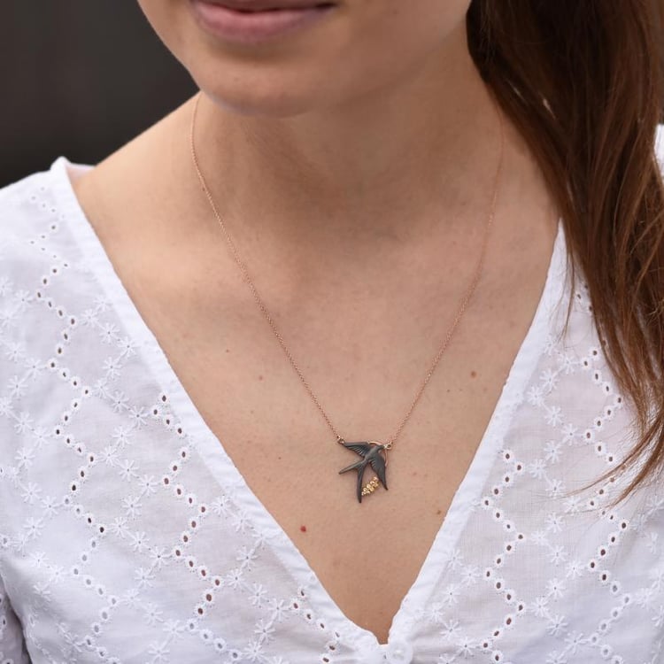 Safírový náhrdleník vlaštovka 43522