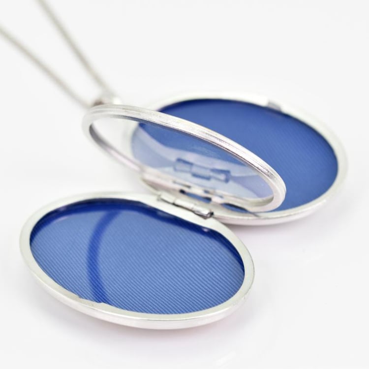 Stříbrný medailon 13584