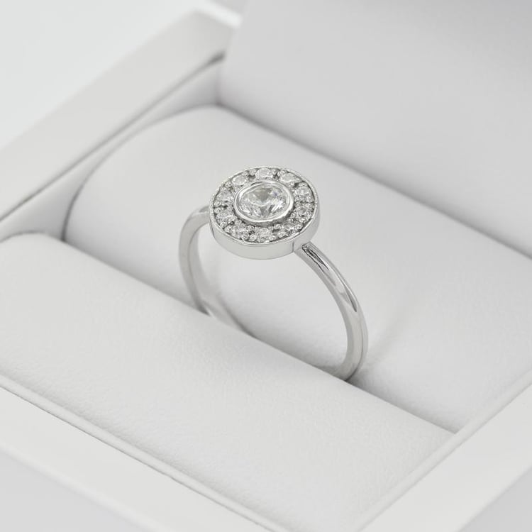 Diamanty v halo zásnubním prstenu 76060