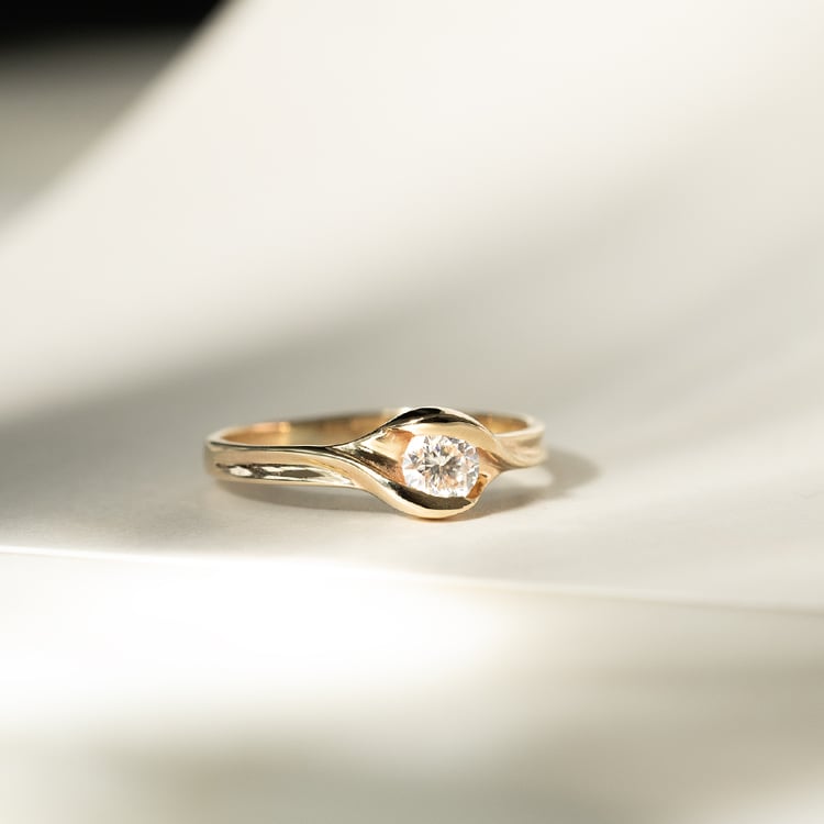 Zásnubní prsten s moissanitem Aliena 135181