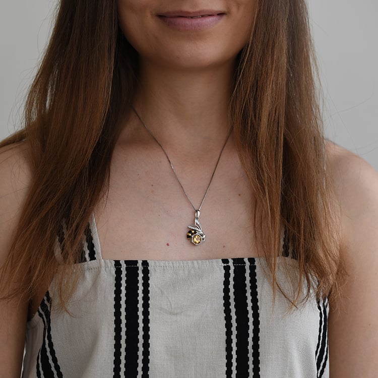 Stříbrný přívěsek se včelou a citrínem 64059