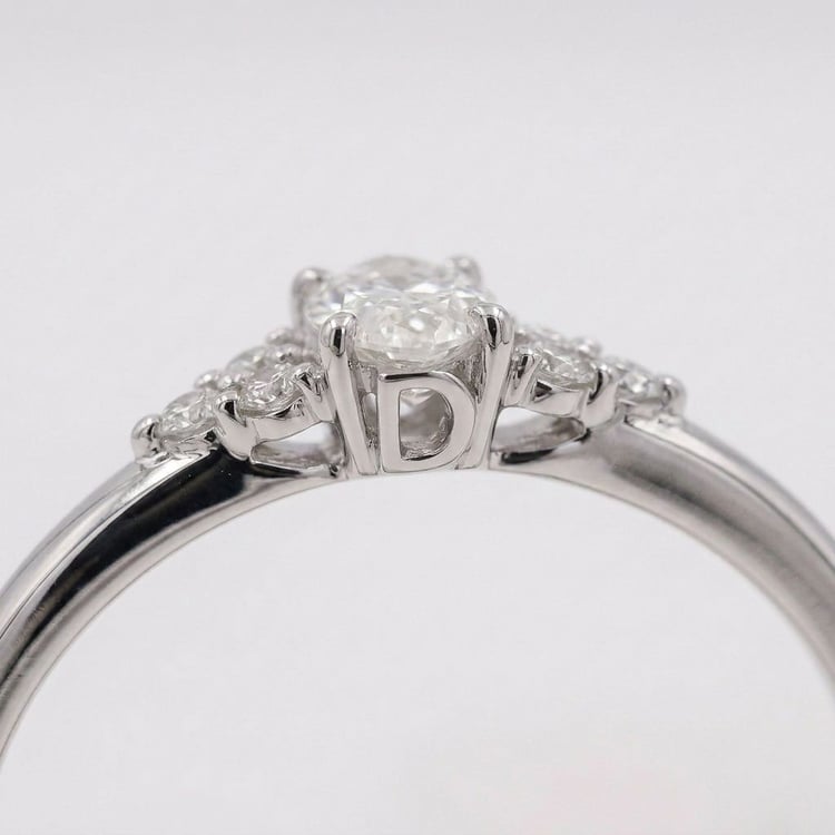 Zásnubní prsten s výběrem písmene a lab-grown diamanty Sheldo 167693