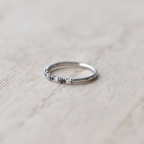 Eternity prsten s černými a bílými diamanty Gianna