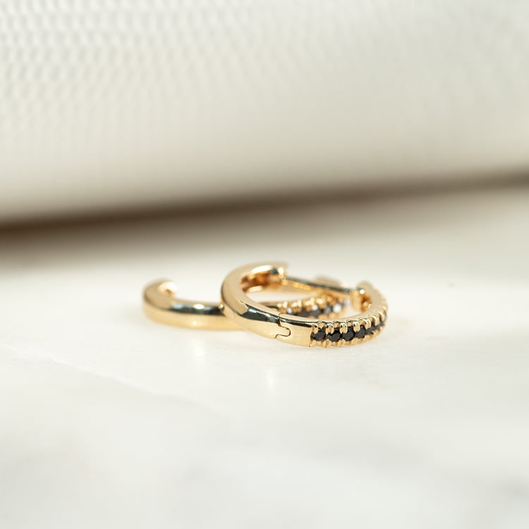 Kruhové náušnice s černými diamanty Gomati 133991