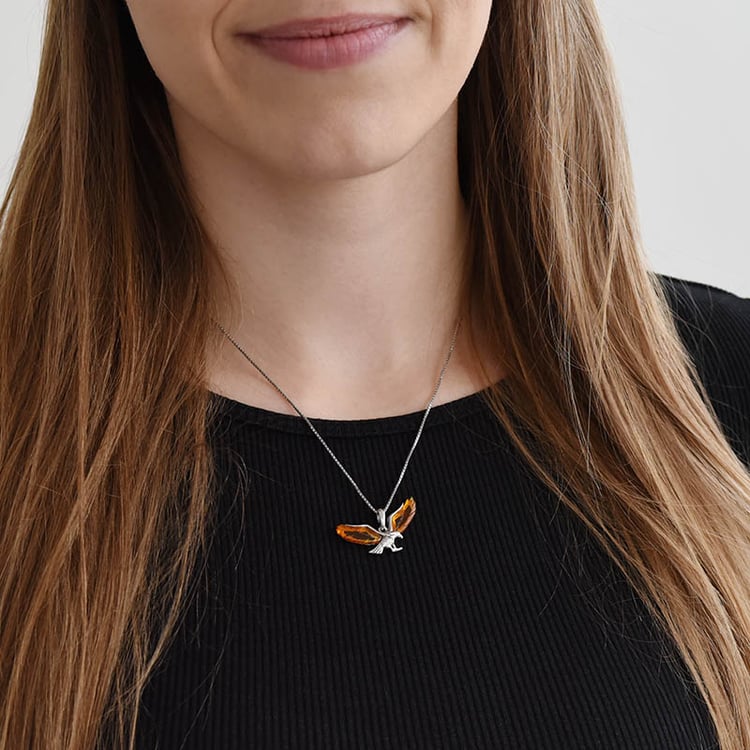 Přívěsek ve tvaru orla s jantary 88814