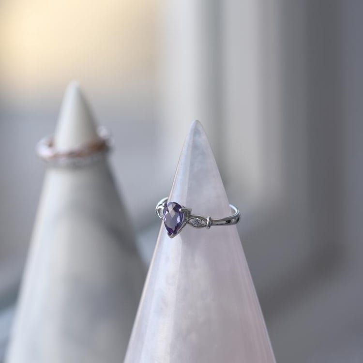 Prsten s alexandritem a zirkony 52532