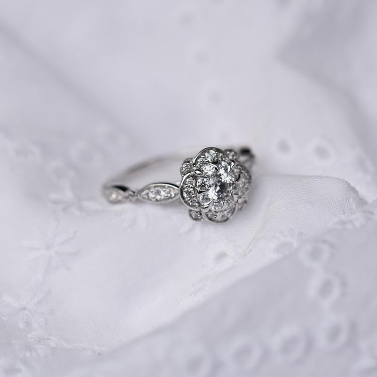 Zásnubní prsten s diamanty 68371