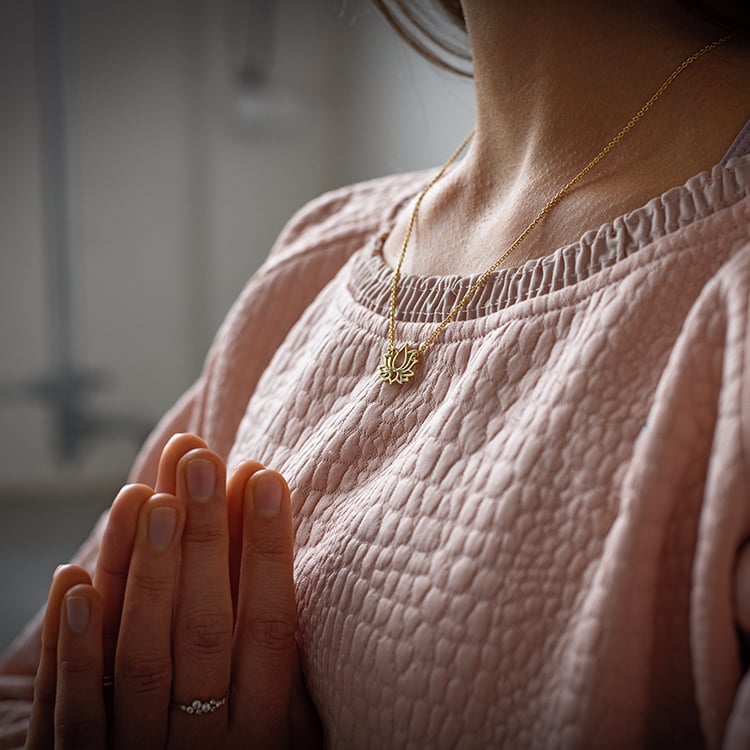 Stříbrný jóga náhrdelník Lotosový květ 134165