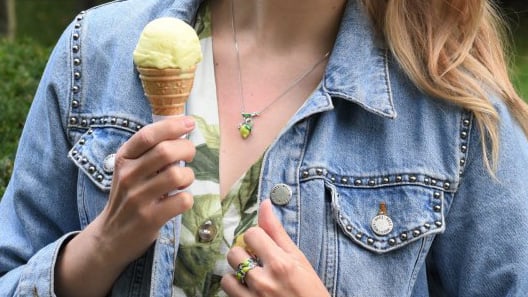 Jak kombinovat v outfitech: šperky léta